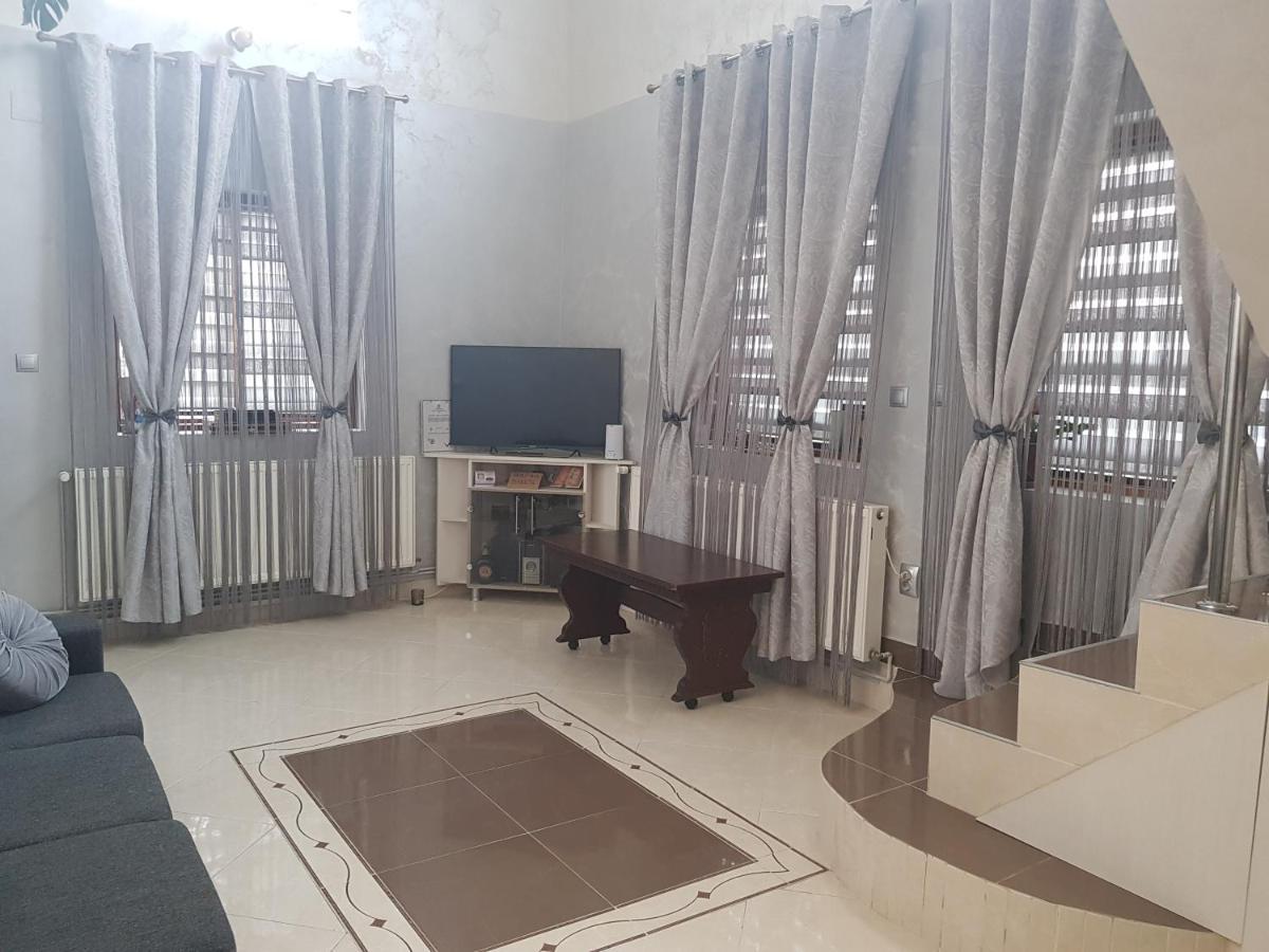 Отель Casa Delia Кэлимэнешти Экстерьер фото